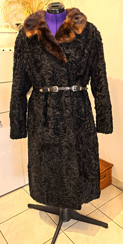 Luxuriöser karakul mantel mit - luxuriöser, karakul-mantel