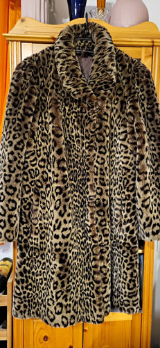 Vintage faux fur leo mantel - faux,